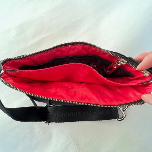 Lululemon Waist Bag Travel Sling Black Cross Body Chunky Metal Zip Front Pocket - Picture 7 of 9